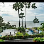 อพาร์ทเม้น The Palm Front Pattaya