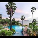 อพาร์ทเม้น The Palm Front