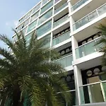 Park Royal 2 By Homelicious Hospitality
