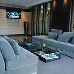โรงแรม Place Serviced