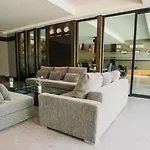 โรงแรม Place Serviced