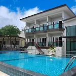 Hotel Bee Orchid Pool