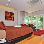 Ocean Fringe Apartment A