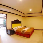 Golden Hotel 2*