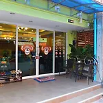 Oyo 75330 Little House โรงแรม 2*