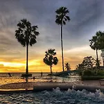 อพาร์ทเม้น The Palm Front *