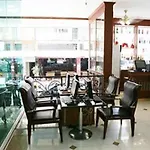 The Grand โรงแรม 3*