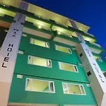 Wiz Hotel