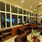 Whitehouse Condotel 3*