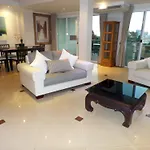 Westbury Aparthotel 3*