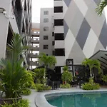 Hotel Golden Tulip Essential 4*