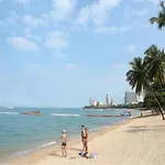 Tropical Pool View Pattaya Free Electric Wifi