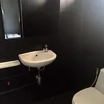 Shanghai Monna Bar Guest house