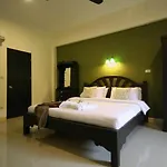 Ploen By Tolani Hotel 2*