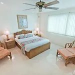 Butterfly Garden Boutique Residences: Luxury Oasis With Spacious *