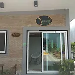 Hostel Baan Wararin *