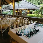 Let's Hyde & - Pool Hotel 4*