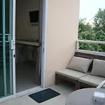 Gp Rooms Pool Guesthouse