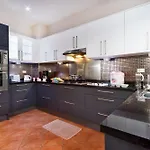 Sunny Villa