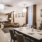 Nagawari Art Maldives Bbq Pattaya 2*