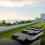 อพาร์ทเม้น Everyday Beachfront Stylish Luxury Jomtien Pattaya