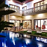 Villa Avoca Pool