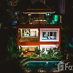 Private Pool & Jacuzzi Villa, Phratumnak, - 600m From The Beach, 711 Nearby วิลล่า Pattaya