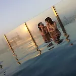 อพาร์ทเม้น 芭提雅the Base公寓网红无边泳池 距离海边200多米 步行可到步行街酒吧街商场蒂夫尼人妖秀 *