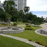 อพาร์ทเม้น The Riviera Wongamat Hong *