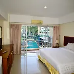 Rajadhani โรงแรม