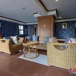 โรงแรม Rajadhani 3*
