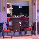 Guest house Hideaway And Bar 4*
