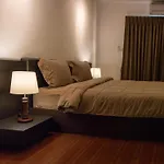 Hideaway Guest House And Bar