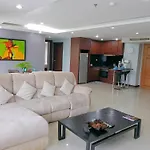 A Large 2 Br-3 Baths 207 Downtown