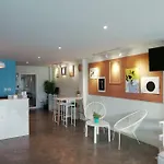 Bed N Bev Hostel *