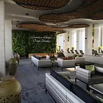 อพาร์ทเม้น The Riviera Wongamat Hong *
