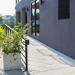 โรงแรม Woraburi & 4*