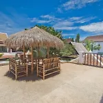 Hotel Tropicana Pool