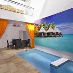 Hotel Tropicana Pool *