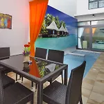 Hotel Tropicana Pool