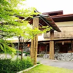 J Park Hotel