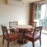 A Large 2 Bedroom - 3 Baths 511 Downtown