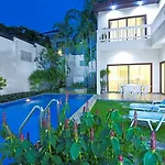 Avoca Pool Villas