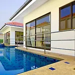Avoca Pool Villas