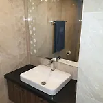 Grand Avenue 1 Bedroom *