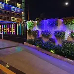 Grand Avenue 1 Bedroom Apartment *