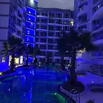 Luxury Business Suits In Grand Avenue By Estates อพาร์ทเม้น