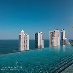 Sky Swimming Pool Beach Front Water Park Riviera * Pattaya
