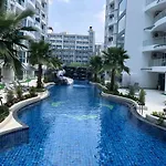 อพาร์ทเม้น Luxury Business Suits In Grand Avenue By Estates *