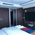 Luxury Business Suits In Grand Avenue By Estates อพาร์ทเม้น *